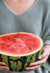 吃瓜群众1至30集在线观看,揭秘30集剧情高潮迭起，在线观看不容错过